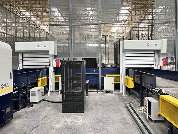 aluminum roller shutter doors at a Chengdu Airport cargo security checkpoint